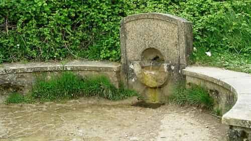 Fuente de la Reniega (Fonte da Renegação, em tradução livre), onde aconteceu um conhecido milagre no Alto del Perdón