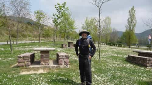 Merendero ao lado da N135, entre Zubiri e Pamplona - Caminho de Santiago