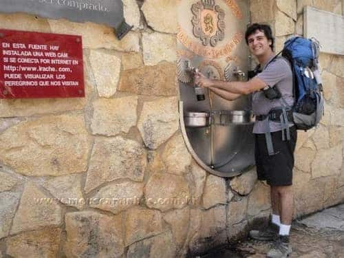 Fonte de vinho das Bodegas Irache, logo na saída de Estella.