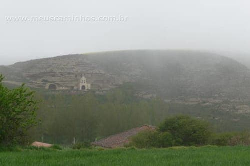 Ermita de Nuestra Señora de la Peña em Tosantos, cerca de 700 metros fora do Caminho de Santiago.