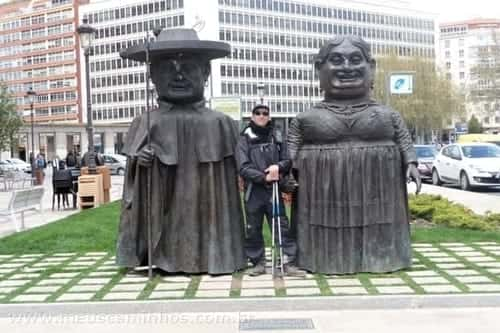 Los Gigantillos de Burgos, um casal simpático feito de papel machê que dançam nas festas de Burgos.