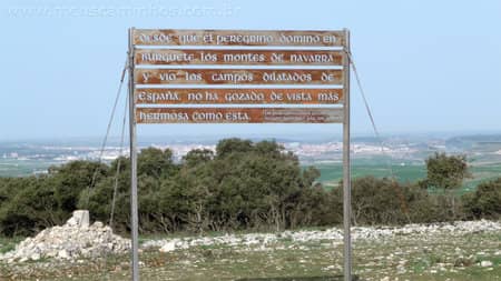 Placa com a frase de Luciano Huidobro, falando da vista da Serra de Atapuerca, onde pode-se ver Burgos