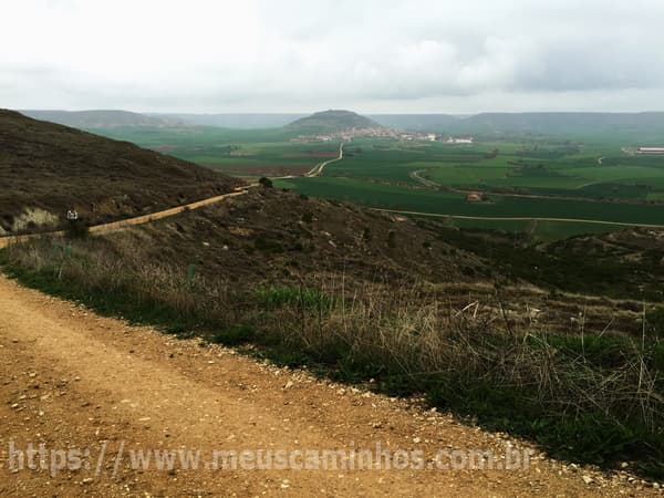 Linda vista do Alto de Mostelares, onde pode-se ver ao fundo o morro onde fica Castrojeriz e o Castelo.