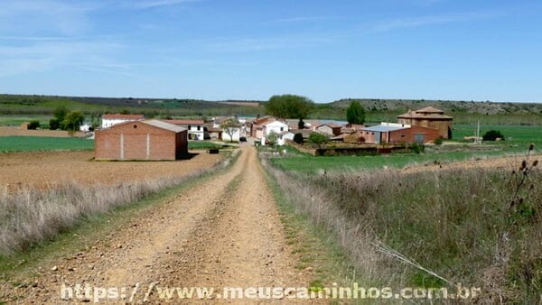 Caminho chegando em Calzadilla de la Cueza