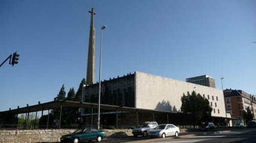 Foto da basílica de La Virgen del Camino, no Caminho de Santiago