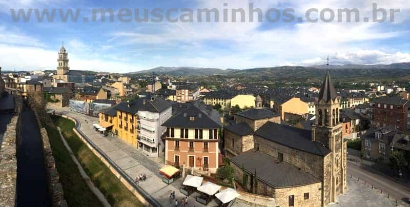 Foto panorâmica de Ponferrada, tirada do alto do Castelo dos Templários.