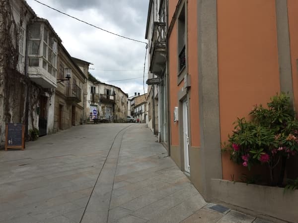 Foto da rúa Mayor, em Sarria.